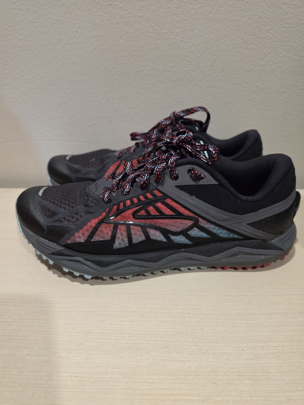 Brooks Caldera Women's 10.5 B Trail Running Shoes Anthracite Azalea